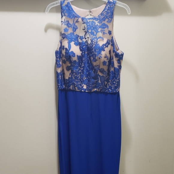Bodycom Lace Gown/Prom - Stenay Patra - Picture 2 of 11